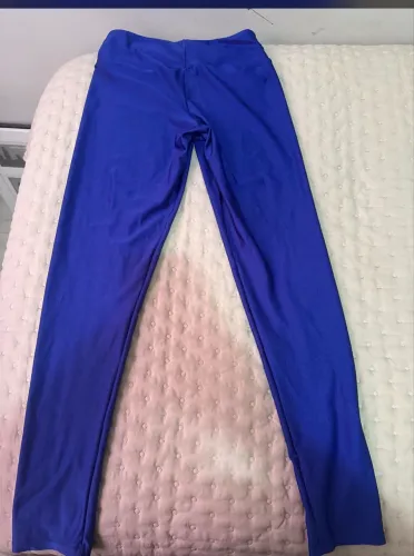 Calça legging azul estica bastante pouco uso linda