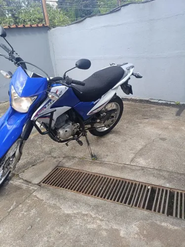 NXR Bros 150 na cor azul