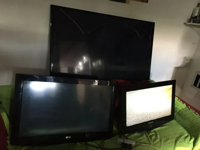 3 tvs com defeito,2 Samsung+1 lg,26,32 e 48 polegadas! Aceito proposta 