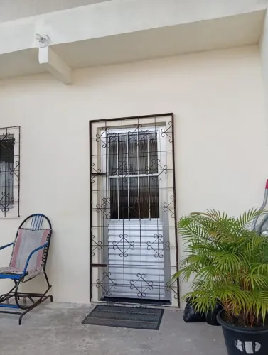VENDE-SE CASA NA RUA VELHA DE PIRAJÁ