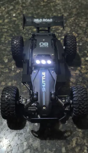 Carrinho controle remoto OFF-ROAD Shuttle, suspensão real, pneus antiderrapantes.