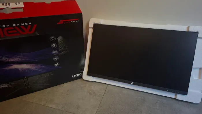 Monitor Superframe 100Hz 21,5"