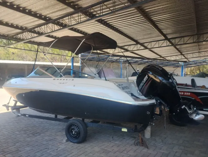 Lancha Mestra 198 Motor Mercury 150 HP 4 tempos 