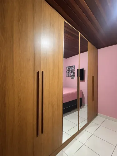 Guarda roupa casal - muito espaçoso