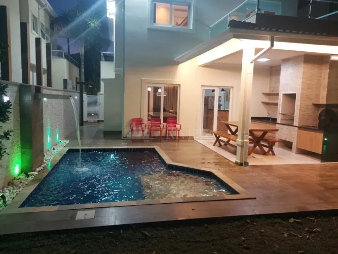 Casa a venda em Maresias, Condomínio Fechado bem Próximo a Praia
