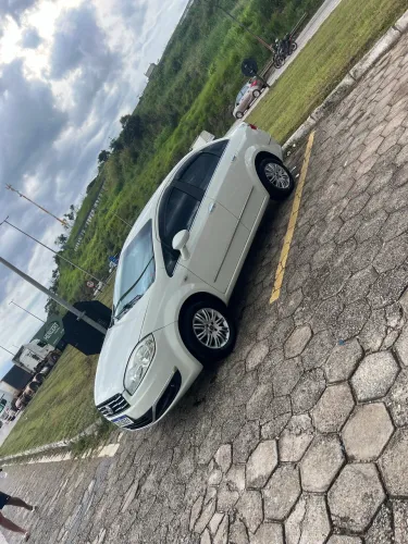 Fiat Linea Essence 1.8 Flex 16V 4P 2015