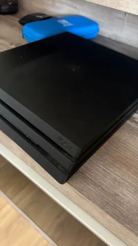 Playstation 4 Pro + ps3 brinde