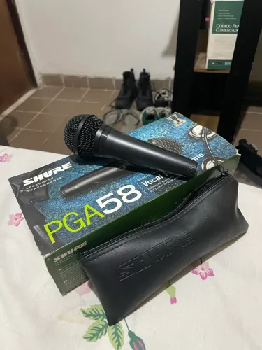 Vende-se microfone Shure PGA 58 usado apenas 5 vezes.