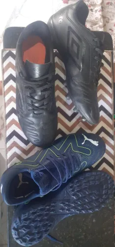 Chuteira de Campo(UMBRO) e Chuteira Society(PUMA)