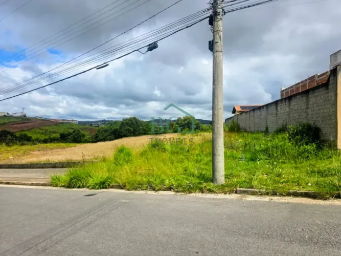 Excelente terreno á venda no bairro Tiradentes em Poços de Caldas MG.