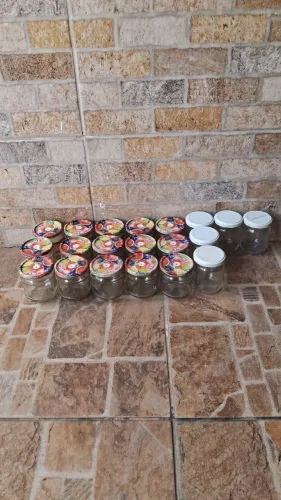 20 potes de vidro com tampa vazio por 15 reais