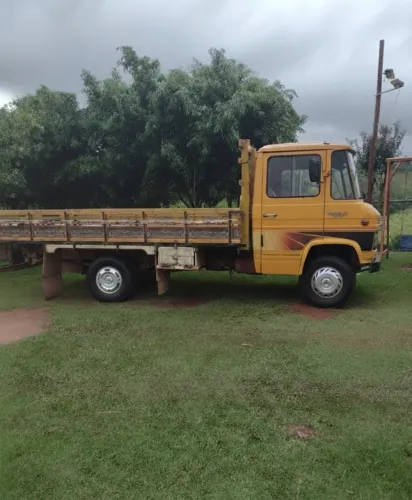 Caminhão 608D Ano 1984