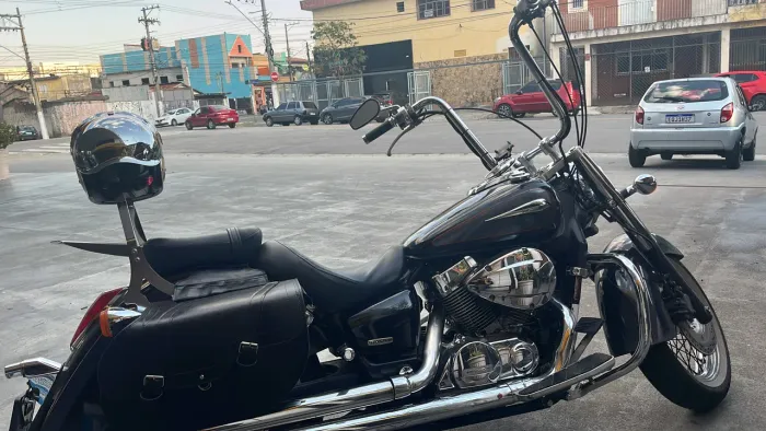 Shadow 750
