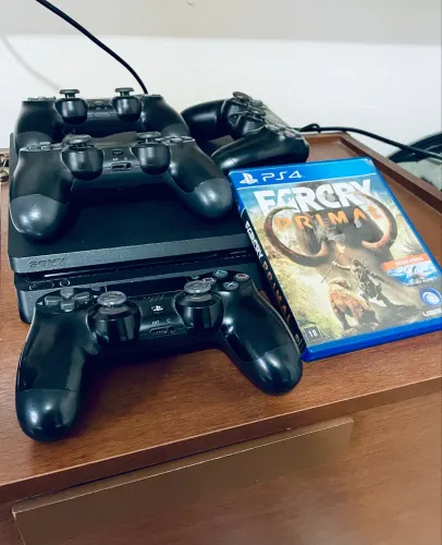 PlayStation 4 Slim 1TB -seminovo