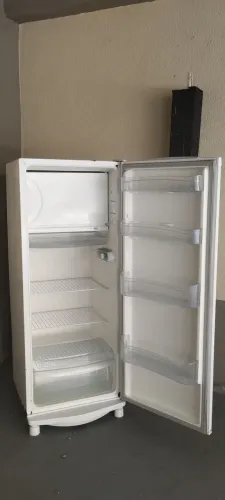 Geladeira 261L