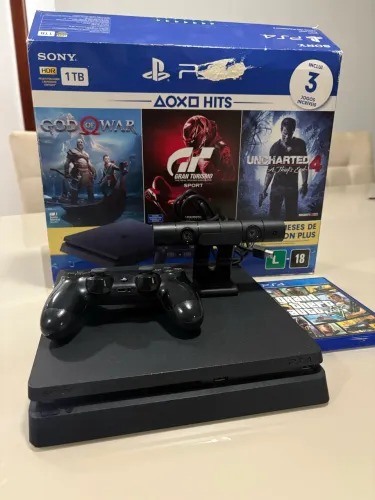 PS4 Slim 1TB + 1 Controle Original + 4 Jogos + PS Camera