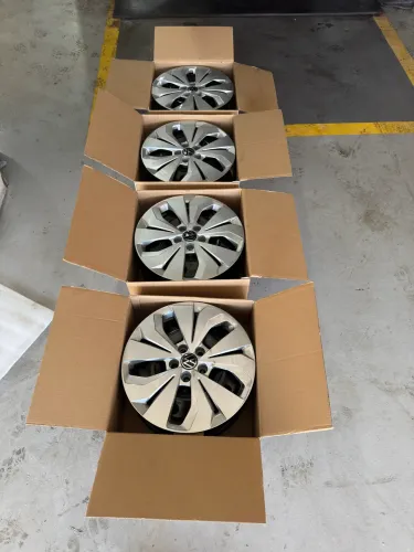 Vendo roda de ferro com calota, TCROSS 2026 sem uso