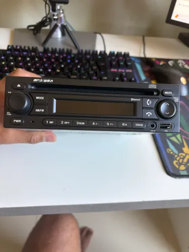 Rádio Clarion Jimny