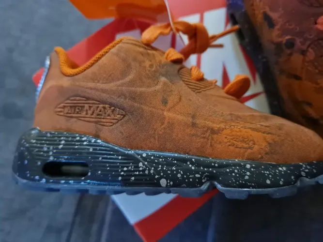 Tenis novo nike air max 90 btqs original laranja numero bra<br>22.5 <br>pra criança