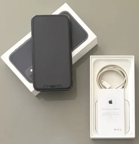 Apple iPhone 11 (64 GB) Preto - 88% Bateria / Caixa Original
