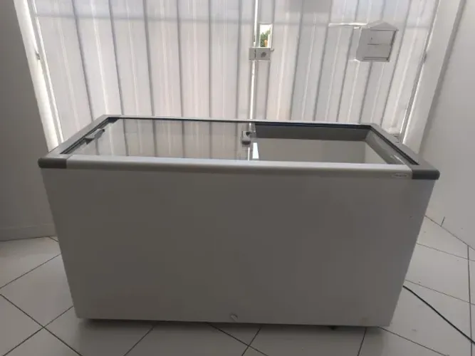 Freezer grande tampa de vidro
