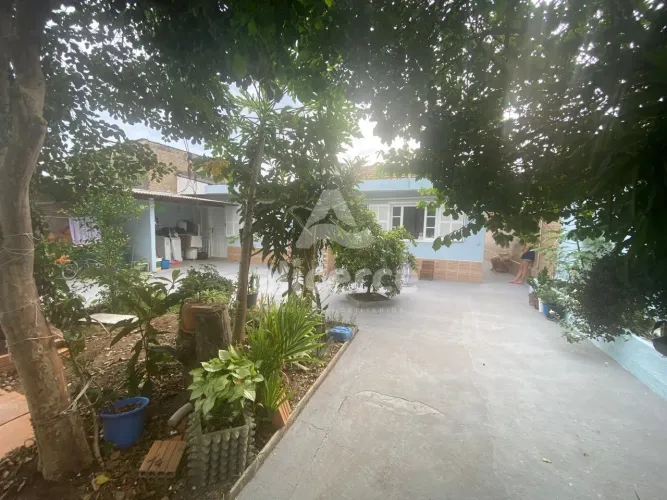 Excelente oportunidade Casa com terreno com 432 m² e 02 Salas comerciais Florianópolis!