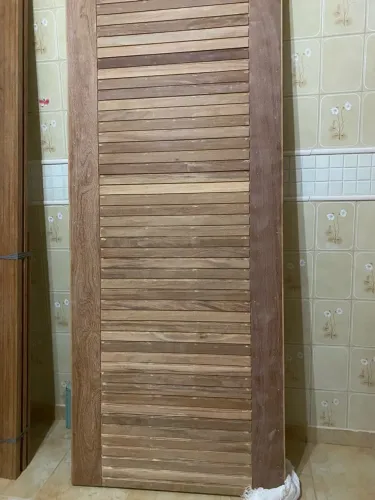 Porta em madeira nobre para entrada social 