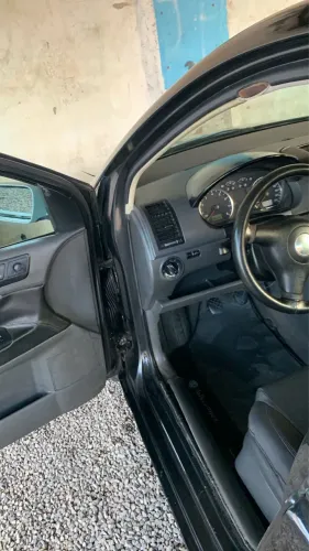 Volkswagen Polo Sedan 1.6 MI 101cv 8V 4P 2003