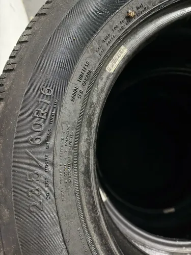 Pneu 235/60/16 $300,00 os 4 pneu
