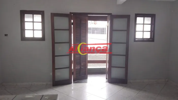 Casa com 3 quartos à locação, 1 vaga no Taboão - Guarulhos/SP
