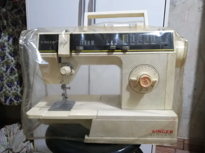 Máquina de Costura Singer 