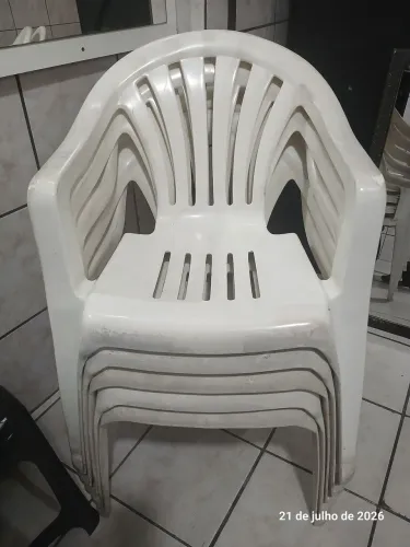 CADEIRA DE PLÁSTICO