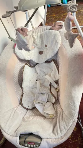 Vendo cadeirinha de descanso que vibra e bebe conforto