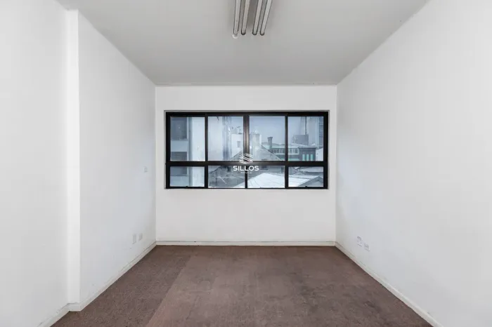 Sala comercial com 125,39 m² para alugar no Centro de Curitiba