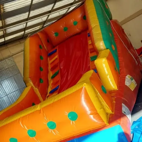 tobogã inflável  CxLxA ( 5x3x4)