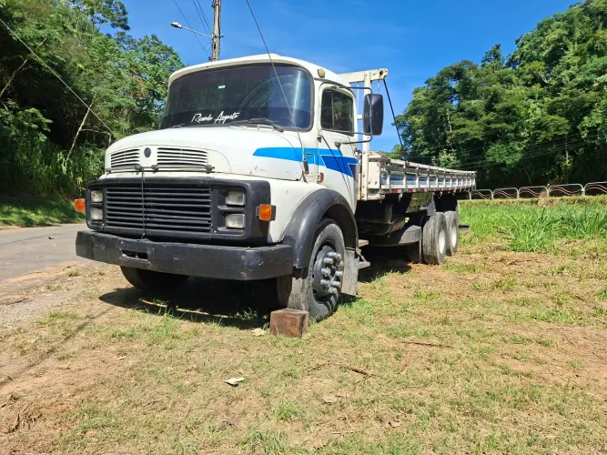 Vendo Mercedes Benz ano 1975 com freio ar turbinada com direção histórica caminhão trab