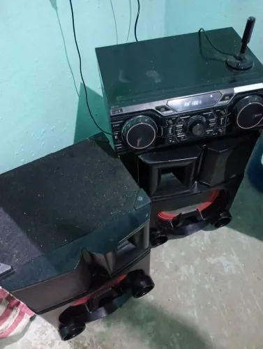 Vendo um som LG 2700wats muito potente
