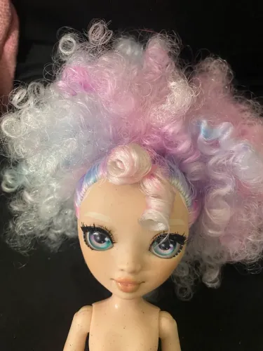RAINBOW HIGH