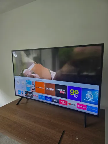 Smart TV Samsung 43" 4K Ultra HD (Modelo UN43RU7100) - Excelente Estado - Televisão
