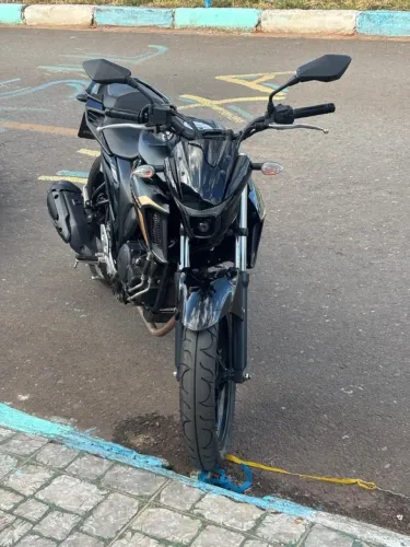 Moto nova FZ25