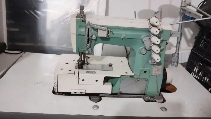 Vende-se máquina Galoneira
