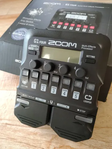 Pedaleira Zoom G1 Four, novinha!