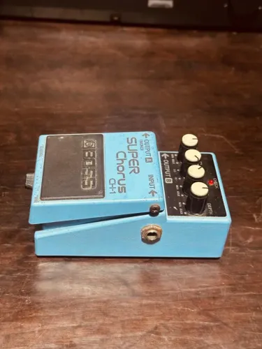 Pedal Boss ch1 super Chorus