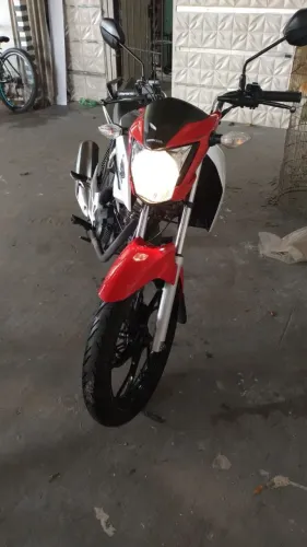 Venda Titan muito Nova