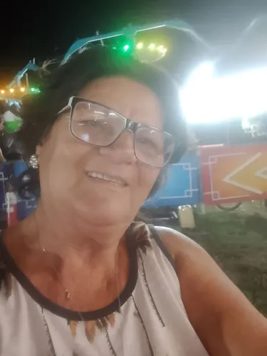 Faxineira/Cozinheira do Lar