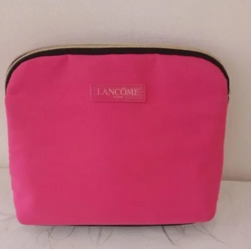 Necessaire rosa da marca Lancôme 