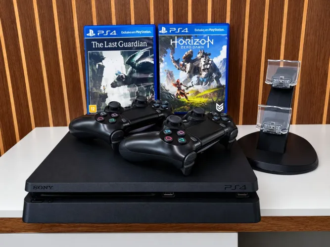 PS4 SLIM 1TB + JOGOS + CONTROLES