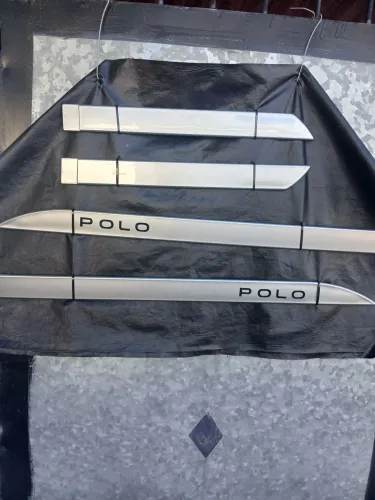 Friso lateral polo cinza platino 