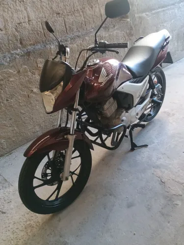 Vendo Titan esd  2011
