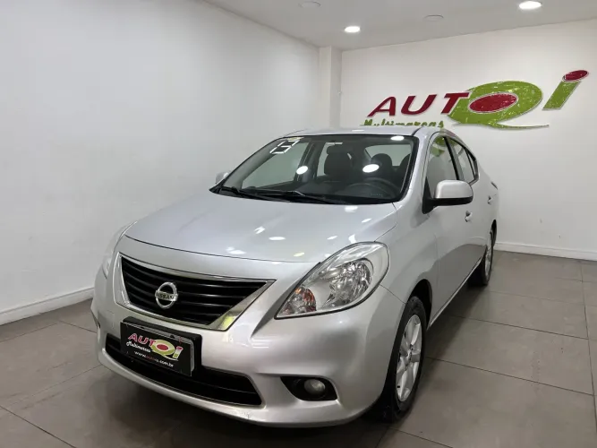 Nissan Versa SL 1.6 16V Flexstart 4P Mec. 2013